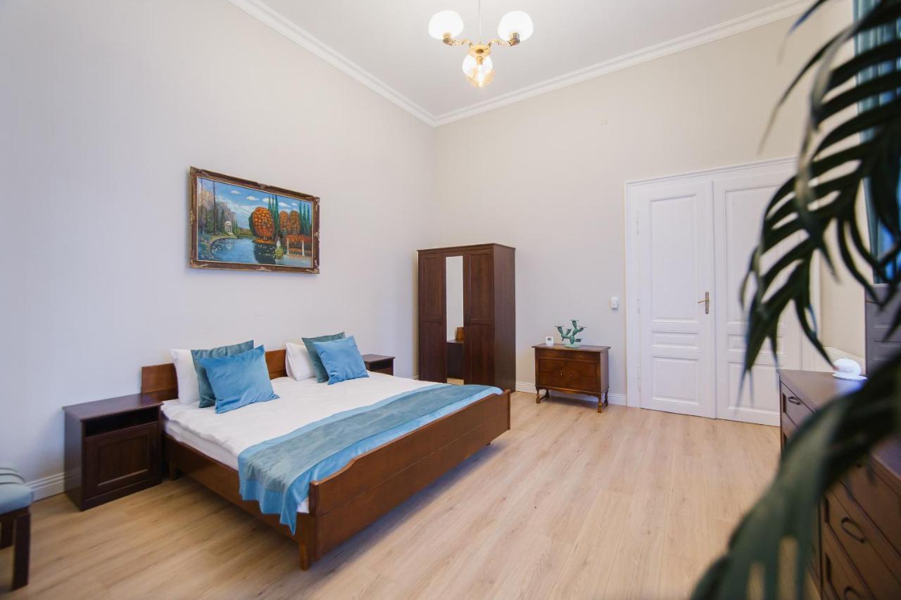 Retro City Center Home Oradea Exterior photo