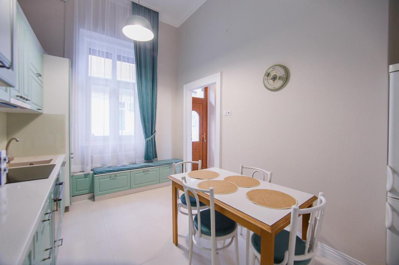 Retro City Center Home Oradea Exterior photo